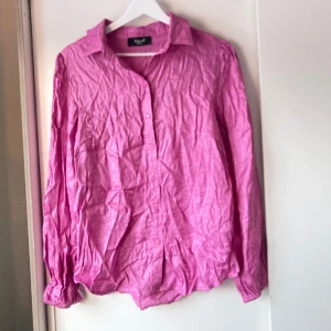 Rosa glittrig skjorta 🥰 - Rosa glittrig skjorta från SisterS 💕