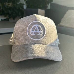 Allcap1 grey seal keps - Grey seal keps från allcap1, (slutsåld på deras hemsida), denna är i nyskick och har aldrig användts