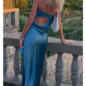 Balklänning - Säljer nu min fina balklänning från showpo. Endast använd en gång. Nypris 1200kr. Lånad bild. 