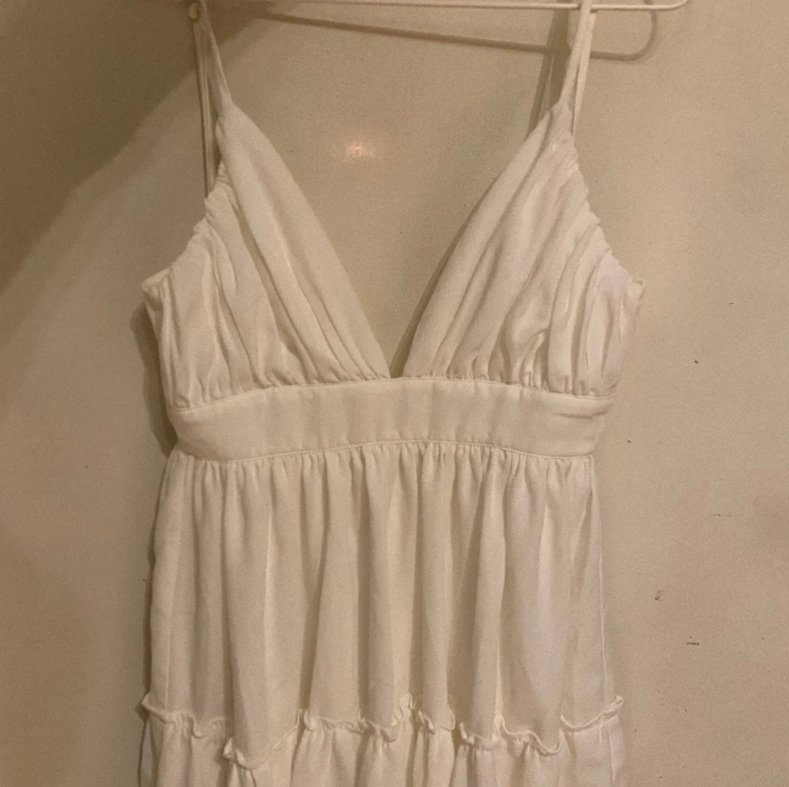 Oanvänd vit klänning - 90
