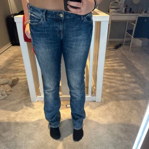 Lågmidjade jeans - Lågmidjade jeans i storlek M❤️ är 175