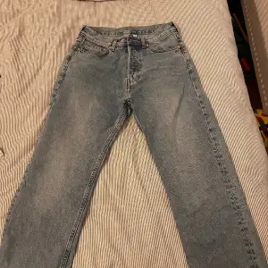 Säljer ett par jeans ifrån weekday i modellen space och har storleken 29/30. Skicket är 9/10. Hör av er vid frågor eller annat. Pris kan diskuteras vid snabba affär 