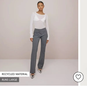 Kostymbyxor - Säljer dessa kostymbyxor från Nelly då jag köpte fel storlek. Aldrig använda. Superfina och fräscha✨kostar 399kr på hemsidan