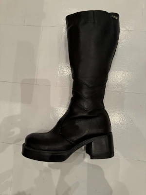 Vagabond boots - Säljer min mammas gamla vintage vagabond boots, jätte bra skick och sjukt coola.