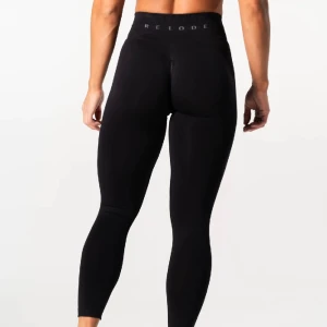 Relode scrunch - Fint skick, men använda och lite noppriga. Nypris 699kr. Säljes pga garderobsrensning. 