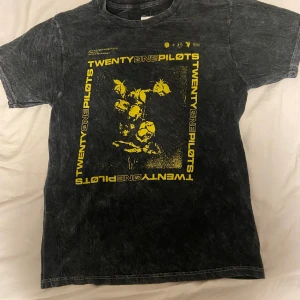 Twenty One Pilots Tshirt - En twenty one pilotes t shirt i storlek S. Pris kan diskuteras.