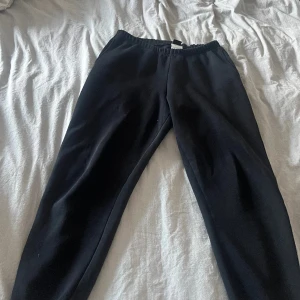 Svarta mjukisbyxor  - Säljer mina svarta mjukisbyxor i bra skick 💕
