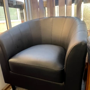 Fötölj - Den är helt ny och jag säljer den eftersom jag ska flytta.