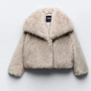 Pälsjacka Zara - Varsamt använd inga defekter💗💗 Sitter mer som en S