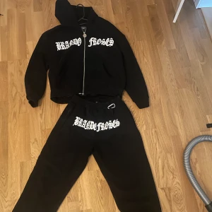 Brand of roses set - Fint set från Brandofroses, extremt skönt!! Size S på båda delarna Nypris 1800kr 600kr för båda!!  