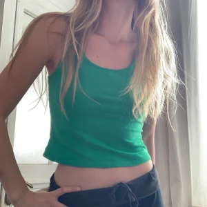 Grön tank top - Tank top, storlek S - 50 kr 💘