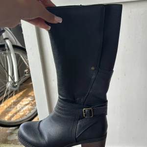 Skor - Storlek 37. Knappt använda 