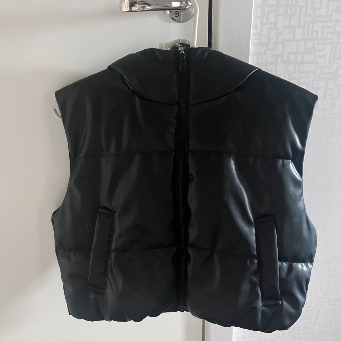 Svart väst - 91