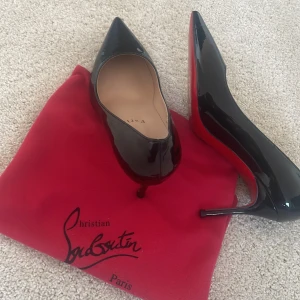 Louboutins - Snygga Louboutins klackar i strl 39, helt nya, dustbag medföljer❤️