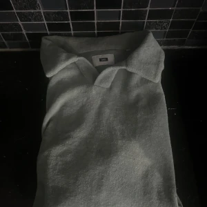 Frotté pike - Säljer denna as sköna frotté pikén som är väldigt fin att ha nu till sommaren. Skick 9/10 