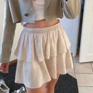 Linnekjol  - Säljer denna linnekjol💗 använd en gång