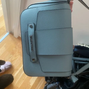 Valentino väska - Mycket fint skick, nästintill oanvänd.