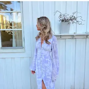 Ljuslila adoore klänning i storlek 34, just denna färg säljs inte längre😍😍 perfekt till midsommar!!
