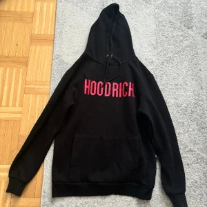Hoodrich hoodie - Nice hoodie. Har använts ett fåtal gånger. Köpt från JD sport.