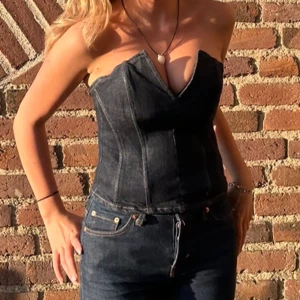 Denim top - Skitsnygg denimtop från zara! 