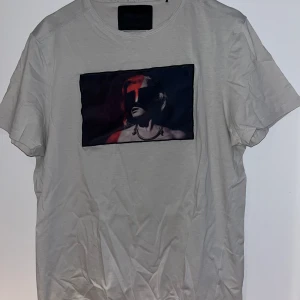 Limitato T-shirt - Säljer nu en riktigt snygg och sällsynt Limitato t-shirt. Den är i riktigt bra skick 9/10 och använts en gång. Skriv gärna vid funderingar!