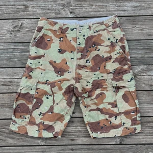 Adidas Cargo Short ’Z38729’ - Storlek 30, motsvarar S/M, passar mig och jag bär Small