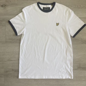 Lyle&Scott  - Sprillans ny lyle&scott t-shirt i storlek M.