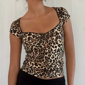 Leopard topp  - Helt ny, prislapp kvar. Inte ens testad. Og pris: 200kr