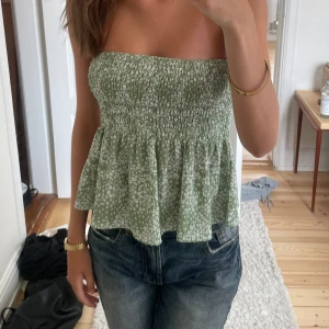 Bandeau Topp - Grön bandeau topp från Gina Tricot, strl S.
