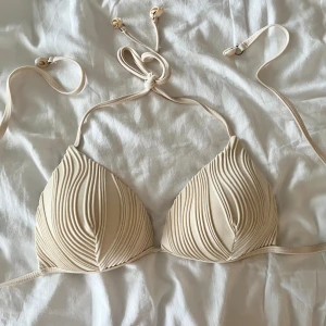 Bikini topp - Jättefin oanvänd beige bikiniöverdel!!!