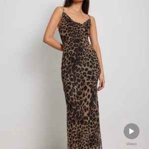 KLÄNNING - Slutsåld klänning i mesh från NAKD, endast använd en gång. Nypris: 689 :-