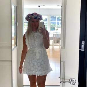 Dennis Maglic klänning - Jättefin klänning från Dennis Maglic. Endast använd en gång. Storlek L men liten i storleken och passar mig som vanligtvis har strl M. Nypris 799 kr.