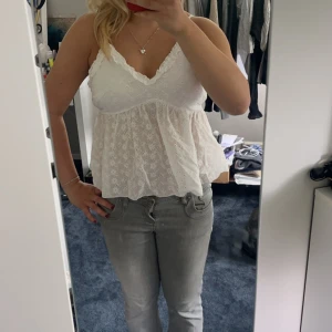 Sommar topp - Säljer denna fina sommartopp i nyskick för ett sjuk billigt pris!!❤️❤️❤️