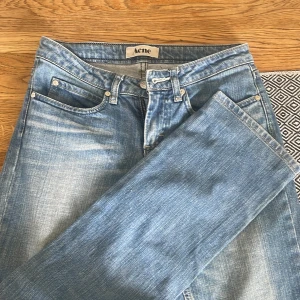Jeans  - 27/34 inte använda 