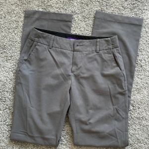 Kostymbyxor  - Low waist kostymbyxor. Skitsnygga!!! Men tyvärr passar dom inte mig längre😭(inga skador) 