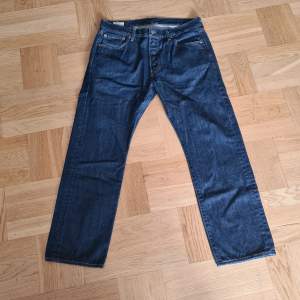 Säljer mina levis jeans 501. Bra skick knappt avända. Storlek W34 L30