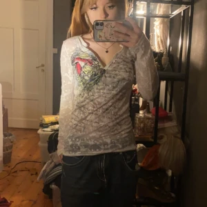 Bui.yah,kah tröja💖 - Super fin y2k tröja ifrån vintage märket bui.yah.kah💖den är lite genomskinlig och har massa döskallar som print på de vita💖