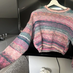 Stickad tröja  - Super fin stickad tröja till sommaren i superskick!!