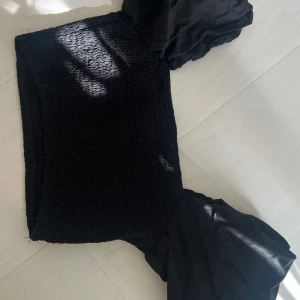 Topp  - Croppad topp, aldrig använd 