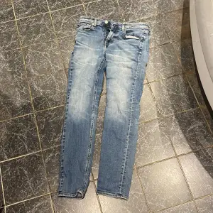 Blå Calvin Klein jeans Bra skick de är inte använda nästan