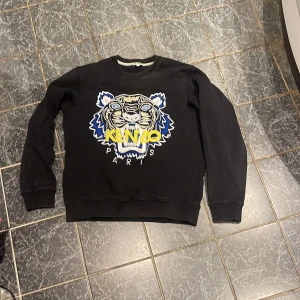 Kenzo tröja - Kenzo tröja köp på nk göteborg för 2200 knappt använd storlek xs men passar för S