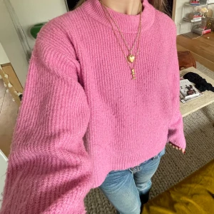 Stickad tröja  - Rosa stickad tröja från zara💗 har blivit lite nopprig! Säljer då den inte kommer till användning💗