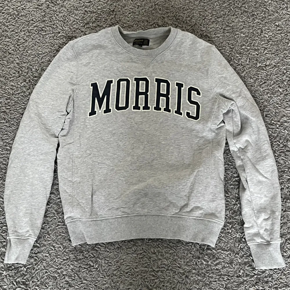 Tjena säljer nu denna Morris tröjan i mycket fint skicka, det är storlek xs men den sitter ungefär som S. Hör av dig vid frågor eller funderingar 💯. Tröjor & Koftor.