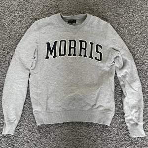Tjena säljer nu denna Morris tröjan i mycket fint skicka, det är storlek xs men den sitter ungefär som S. Hör av dig vid frågor eller funderingar 💯