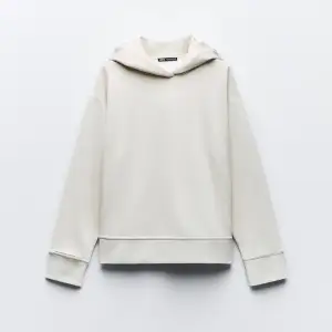 Säljer denna jättefina sandfärgade hoodie från Zara då jag inte använder den. Köptes nyligen och inga defekter finns. 💓💓