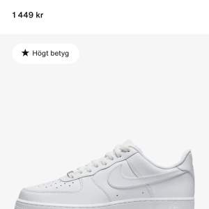 säljer mina nike airforse skor som köptes förra året i juni använda men har mycket kvar att ge🥰 kontakta för egna bilder eller funderingar 