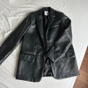 Fake leather blazer from Zara  - In good condition. New price 900