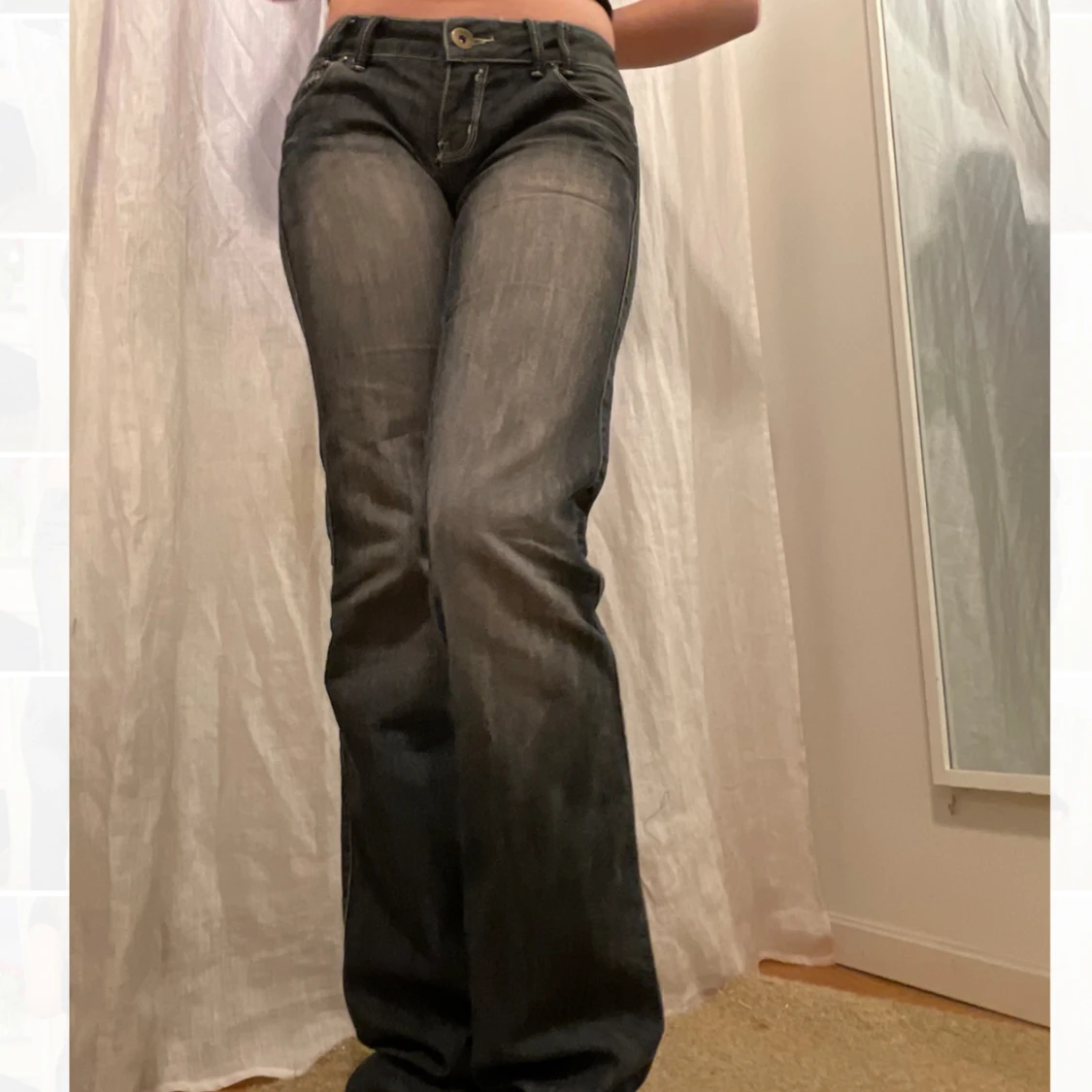 Gråa lågmidjade jeans