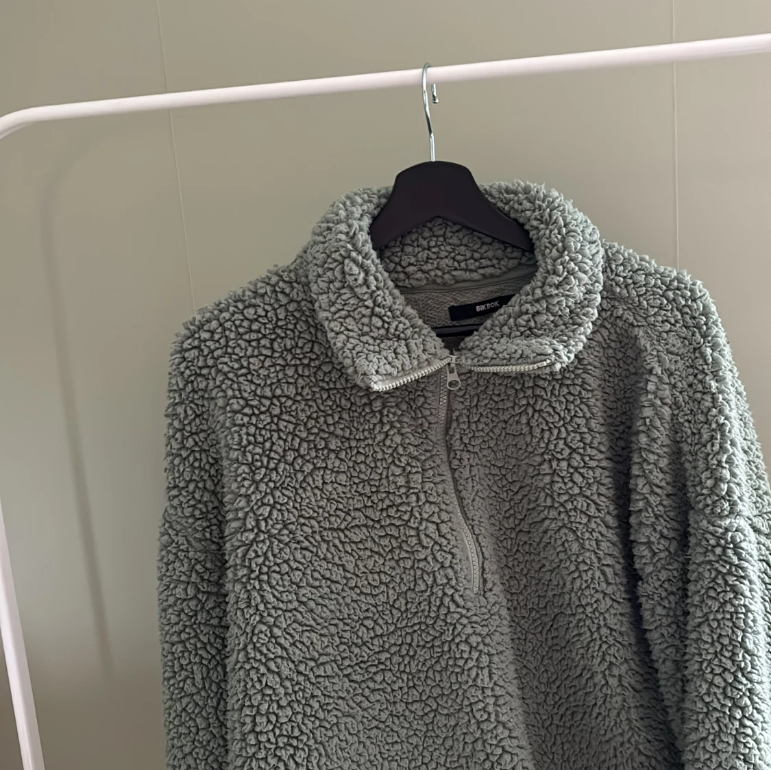 Fluffig grön ziptröja - 91