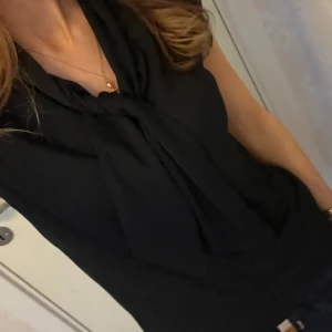 Blus  - Så fin blus med knytning!💓